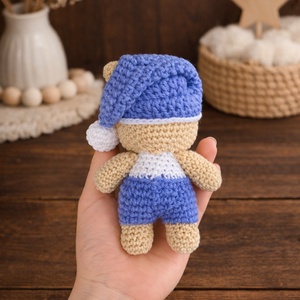 Horgolt alvó maci plüss pizsamában - játék & sport - plüssállat & játékfigura - maci - Meska.hu