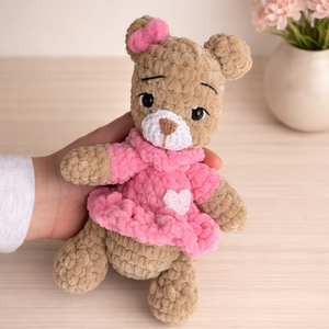 Horgolt szoknyás kislány maci plüss, Játék & Sport, Plüssállat & Játékfigura, Maci, Horgolás, MESKA