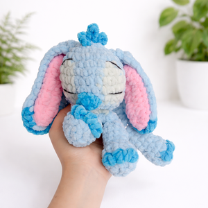 Horgolt nagy méretű Stitch alvóka plüss - játék & sport - plüssállat & játékfigura - plüss mesefigurák - Meska.hu