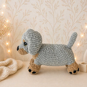 Horgolt szürke tacskó plüss amigurumi - játék & sport - plüssállat & játékfigura - kutya - Meska.hu