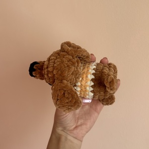 Horgolt mini tacskó plüss - játék & sport - plüssállat & játékfigura - kutya - Meska.hu