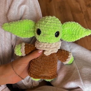 Horgolt Baby Yoda inspirálta plüss  - játék & sport - plüssállat & játékfigura - plüss mesefigurák - Meska.hu