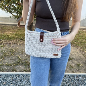 Horgolt kisméretű válltáska pamut béléssel  elegáns, kézzel készült darab, Táska & Tok, Kézitáska & válltáska, Válltáska, Horgolás, Varrás, MESKA