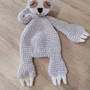 Horgolt plüss lajhár alvóka - baba - mama - baba játékok - szundikendő, alvóka - Meska.hu