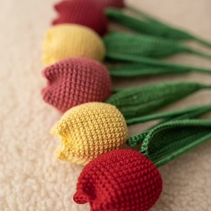 Kézzel készült horgolt tulipán, Otthon & Életmód, Dekoráció, Dísztárgy, , Kézzel készült, horgolt tulipán, amely tartós és különleges ajándék a friss virágok helyett. A tuli..., MESKA
