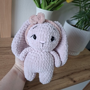 Horgolt hosszúfülű nyuszi masnival - játék & sport - plüssállat & játékfigura - nyuszi - Meska.hu