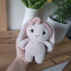 Horgolt hosszúfülű nyuszi masnival - játék & sport - plüssállat & játékfigura - nyuszi - Meska.hu