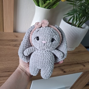 Horgolt hosszúfülű nyuszi masnival - játék & sport - plüssállat & játékfigura - nyuszi - Meska.hu