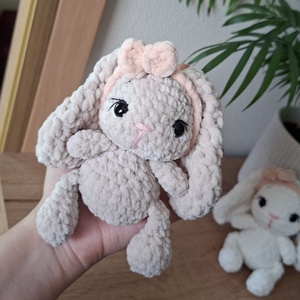 Horgolt kicsi nyuszi masnival, Játék & Sport, Plüssállat & Játékfigura, Nyuszi, Horgolás, MESKA