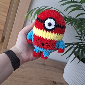 Horgolt minion pókember jelmezben - Meska.hu