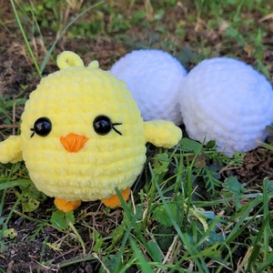 Horgolt kiscsibe tojáshéjjal - Meska.hu