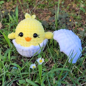 Horgolt kiscsibe tojáshéjjal - játék & sport - plüssállat & játékfigura - más figura - Meska.hu