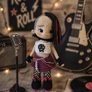 Rock lány baba. Amigurumi baba. Horgolt baba - játék & sport - plüssállat & játékfigura - ember - Meska.hu