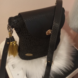 Elegáns fekete horgolt táska arany részletekkel � kézzel készült, különleges darab - Meska.hu