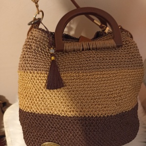 Kézzel készült horgolt táska fa fogóval � természetes, elegáns, egyedi - baba - mama - baba ágynemű - babatakaró, gyerek pléd - Meska.hu