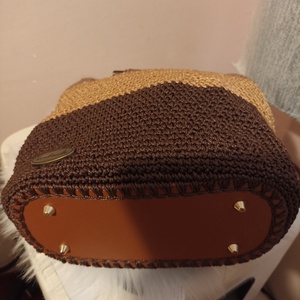 Kézzel készült horgolt táska fa fogóval � természetes, elegáns, egyedi - baba - mama - baba ágynemű - babatakaró, gyerek pléd - Meska.hu