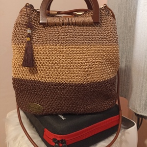 Kézzel készült horgolt táska fa fogóval � természetes, elegáns, egyedi - baba - mama - baba ágynemű - babatakaró, gyerek pléd - Meska.hu