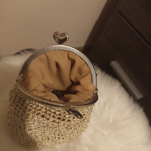 Kézzel horgolt pénztárca szív alakú csattal � finom, elegáns, különleges - táska & tok - pénztárca & más tok - aprópénztartó - Meska.hu