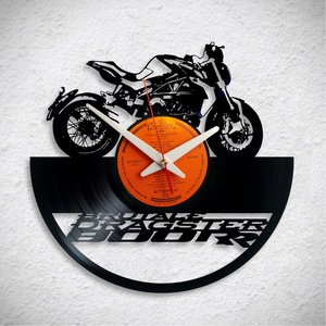 MV AGUSTA Brutale Dragster - Bakelit falióra, Otthon & Életmód, Dekoráció, Fali és függő dekoráció, Falióra & óra, Újrahasznosított alapanyagból készült termékek, MESKA