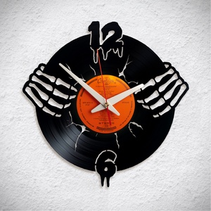 Rocker óra vagy Halloween óra vagy csontváz kezes óra  - Bakelit falióra, Otthon & Életmód, Dekoráció, Fali és függő dekoráció, Falióra & óra, Újrahasznosított alapanyagból készült termékek, MESKA