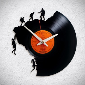 Hegymászó - Bakelit falióra, Otthon & Életmód, Dekoráció, Fali és függő dekoráció, Falióra & óra, Újrahasznosított alapanyagból készült termékek, MESKA