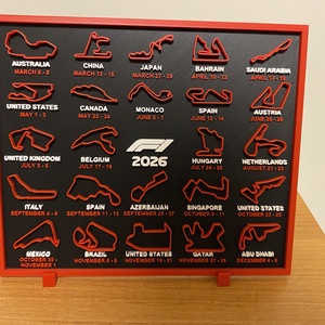 Forma 1 2026-os versanynaptár  - otthon & életmód - dekoráció - fali és függő dekoráció - falinaptár & öröknaptár - Meska.hu