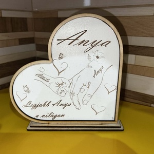 Személyre Szabott Családi Szív Dísz � Anyáknak és Nagymamáknak (Akár 6 gyermekkel), Otthon & Életmód, Dekoráció, Asztal és polc dekoráció, Gravírozott táblák, Famegmunkálás, MESKA