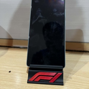 F1 telefonállvány � 3D nyomtatott, állítható dőlésszögű tartó - otthon & életmód - tárolás & rendszerezés - asztali telefontartó - Meska.hu