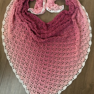 Ombre színátmenetes rózsaszín kendő, Ruha & Divat, Sál, Sapka, Kendő, Vállkendő, Horgolás, MESKA