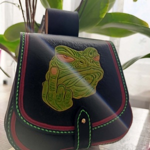Övtáska - Lázadó béka vésettel, Táska & Tok, Övtáska, Bőrművesség, MESKA