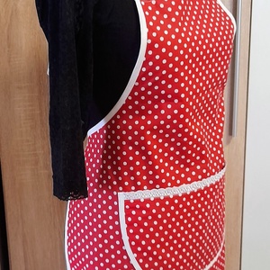 Piros- fehér pöttyös kötény - otthon & életmód - konyhafelszerelés, tálalás - konyhai textil - kötény - Meska.hu