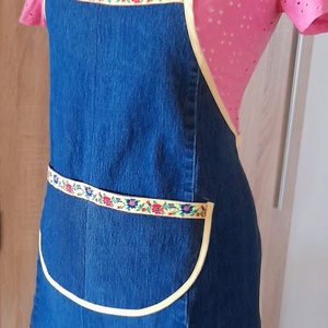 Női kék farmer kötény sárga szegővel - otthon & életmód - konyhafelszerelés, tálalás - konyhai textil - kötény - Meska.hu