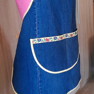 Női kék farmer kötény sárga szegővel - otthon & életmód - konyhafelszerelés, tálalás - konyhai textil - kötény - Meska.hu