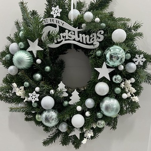 Élő fenyős, menta-fehér kopogtató, Karácsony, Adventi díszek, Adventi ajtódísz, , MESKA