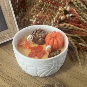 Pumpkin Spice szójaviasz gyertya tökös kerámia tálban, Otthon & Életmód, Gyertya, illat, aroma, Gyertya, Gyertya-, mécseskészítés, MESKA