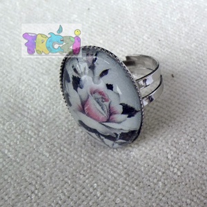 Akciós áron! Ezüst színű gyűrűalappal készült rózsás gyűrű - Meska.hu