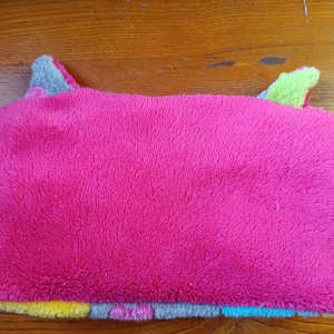 plüss tolltartó szörnyecskés,puha ,színes anyagból - otthon & életmód - papír, írószer - tolltartó & ceruzatekercs - Meska.hu