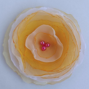 Frihanna légies óriás organza kitűzője napsárga, fehér és pink színben  - Meska.hu