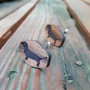 Hatszög alakú diófa mandzsetta pár tacskó mintával - ékszer - mandzsettagomb - Meska.hu