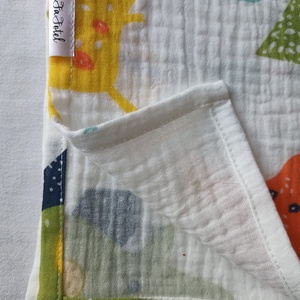 Nyári muszlin babatakaró kánikula duplagéz gyerektakaró 70x90 cm színes dínós - otthon & életmód - babaszoba, gyerekszoba - babatakaró, gyerek pléd - Meska.hu