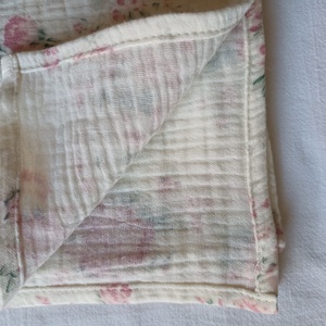 Nyári muszlin babatakaró kánikula duplagéz gyerektakaró 70x90 cm romantikus virágok  - otthon & életmód - babaszoba, gyerekszoba - babatakaró, gyerek pléd - Meska.hu