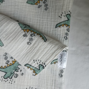 Kétrétegű ovis géztakaró melegebb szobába 100x130 cm zöld dínós - otthon & életmód - babaszoba, gyerekszoba - babatakaró, gyerek pléd - Meska.hu