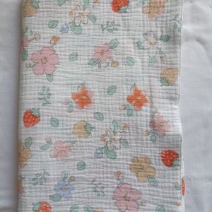 Baba kétrétegű muszlin takaró duplagéz meleg szobába 70x90 cm epres - otthon & életmód - babaszoba, gyerekszoba - babatakaró, gyerek pléd - Meska.hu