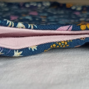 104-110-116-os átmeneti tipegő hálózsák pamut melegebb szobába 23-25 fokba sötétkék virágos - baba - mama - babaruházat - tipegőhálózsák - Meska.hu