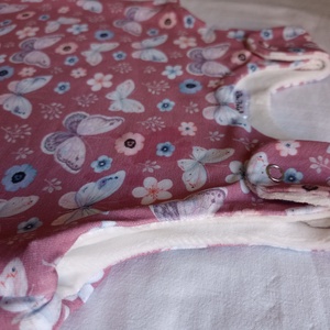 74-80-86-os Őszi téli tipegő hálózsák 21-23 fokba kétrétegű pamut bolyhos béléssel mályva pillangós - baba - mama - babaruházat - tipegőhálózsák - Meska.hu