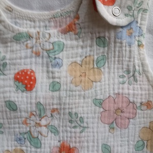 80-86-92-es muszlin tipegő hálózsák nyári duplagéz pamut epres virágos - baba - mama - babaruházat - tipegőhálózsák - Meska.hu