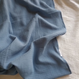 Nyári muszlin babatakaró kánikula duplagéz gyerektakaró 70x90 cm farmerkék - Meska.hu