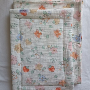 Nyári muszlin babaágynemű takaró + lapos párnácska kánikula duplagéz gyerektakaró 70x90 cm epres - Meska.hu