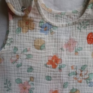 98-104-110-es nyári muszlin tipegő hálózsák duplagéz epres virágos - baba - mama - babaruházat - tipegőhálózsák - Meska.hu
