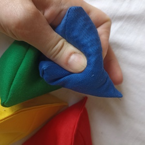 Dobálható babzsákok elsősöknek waldorf iskolába természetes magtöltettel babzsi babzsák - baba - mama - baba játékok - waldorf játékok - Meska.hu